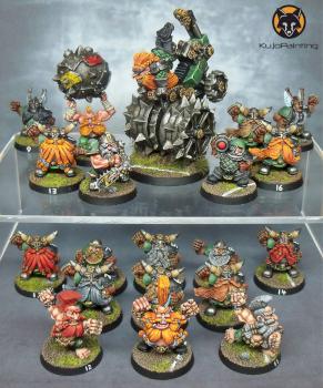Bloodbowl Dwarf Team by KujoPainting