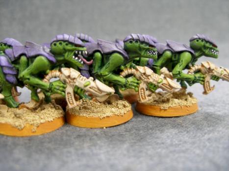 Tyranid grunts by Dave4tin