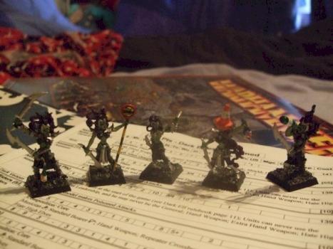 Witch Elves, back rank from the unit by Bendi