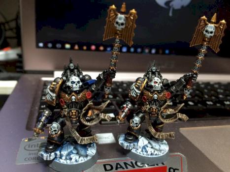 Gregor Faust (Imperial Fists) and his color palette swap Ultramarine brother by Proximo