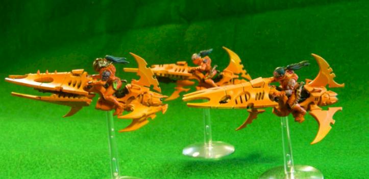Jet bikes of Dark Eldar by easton
