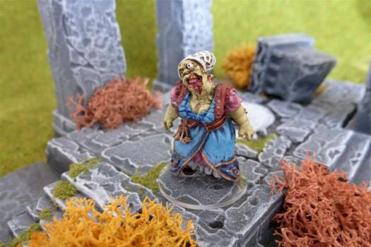 Ama de Llaves Zombi - HQ25 by Dani Buera