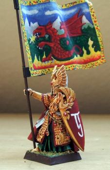 High Elf Army Standard Bearer by Asuryan der Große