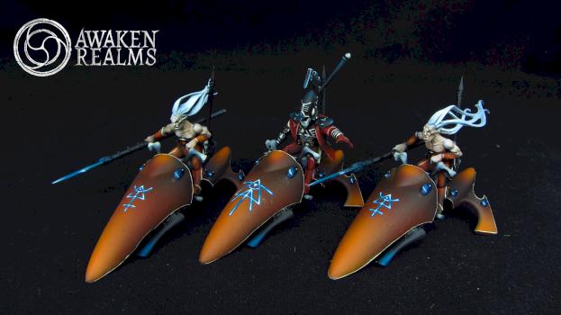 Eldar Farseer and Warlocks on Jetbikes by Awaken Realms