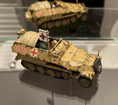 SdKfz 251/8 Ambulance by DonAngelico