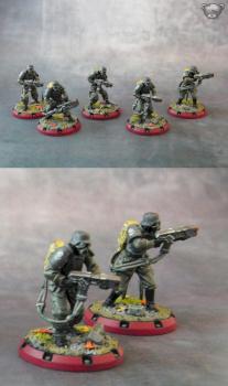 Dust Tactics-Axis-Laser Grenadiers by Cybaer