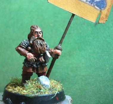 Dwarf with banner (2º Pic) by Barone