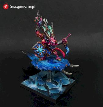 Tzeentch Herald on disc by fantasygames.com.pl