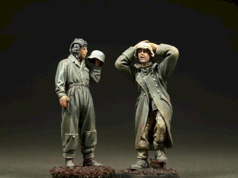 Russian tank crewman and surrendering German soldier. 1/35 scale resin figure. by Finecraftpoland