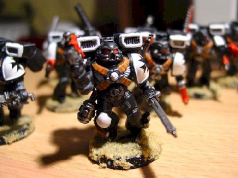 Black Templar - My first ever mini by Frostysalamander