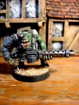 Guerrier Ork arme lourde 40K by Bef