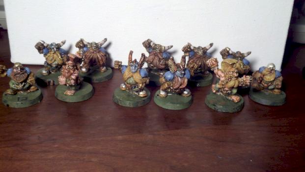 Dwarf Blood Bowl Team by awaxy1