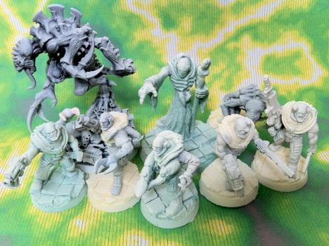 Genestealer Cult Hybrids, Magus & Patriarch by trenchfoot