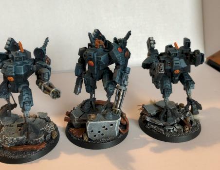 Tau XV 88 Battlesuits by Orlandwolf