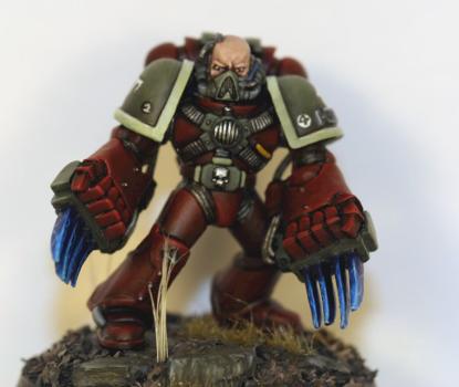Space Marine Sergeant with Lightning Claws by Zteachout