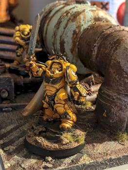 Imperial Fist Primaris Captain in Gravis Armour by Ian Alexander