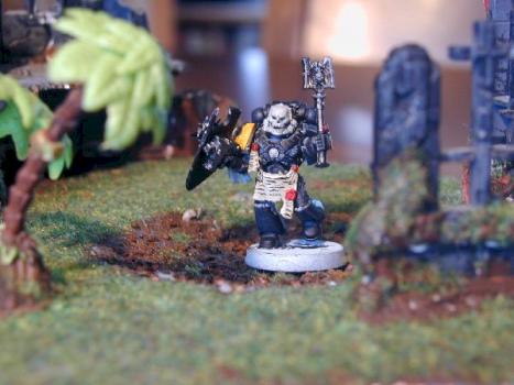 Imperial Fist Ordenspriester by Gnarf