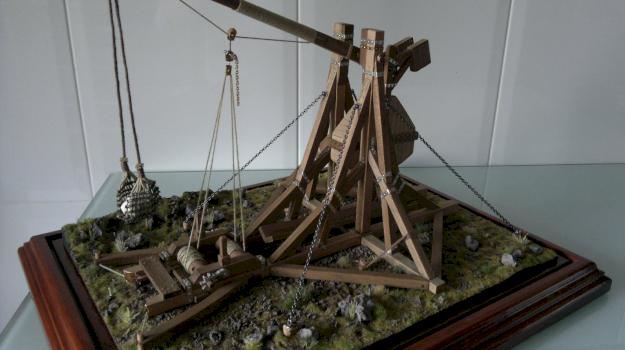 ANCIENT TREBUCHET by TUTORETO