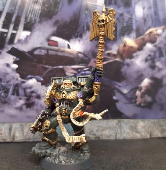 Black templar chaplain by Bouboufreak