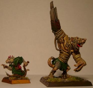 Skaven Rat Ogre and Packmaster by clan atrophy