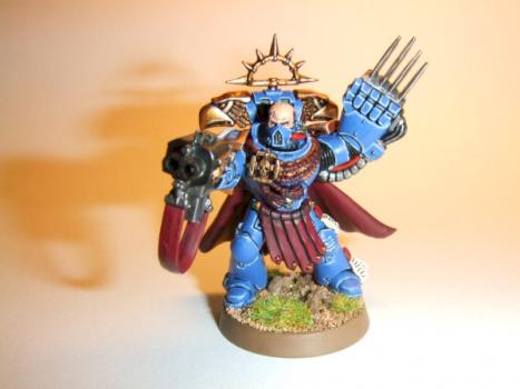 Ultramarines Captain by Dr. Gonzo