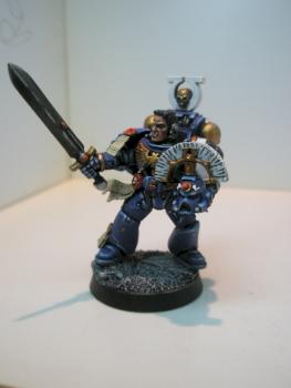 Ultramarines Captain by 40kshowcase