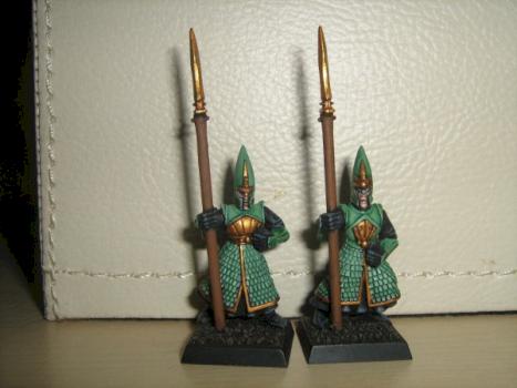 2 High elf spearmen(minus shields) by hexter