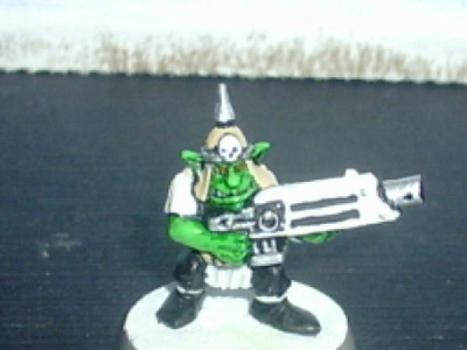 Gretchin with Bolt gun by manicpainter
