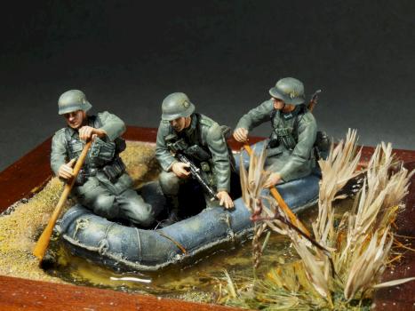 1/35 scale Dragon miniatures. German Infantry on rubber dinghy, 1941. by Finecraftpoland