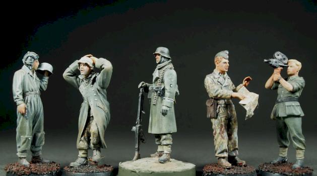 FOUR 1/35 scale resin figures of soldiers of 2nd WW by Finecraftpoland
