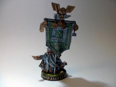 Dwarf Thane with Army Battle Standard by warvic