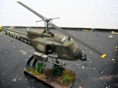 huey 1/72 by Darkpostal