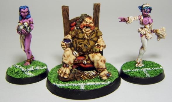BLOOD BOWL Coach with cheerleader and bloodweiser girl by Katsuhiko JiNNai