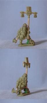 Dwarf standard bearer by Shu-Min