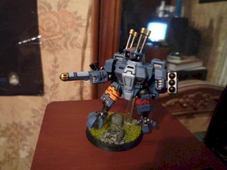 Crisis Battlesuit Commander by fenrirfrozen