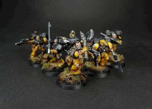 Imperial fists assault squad by Dave paints