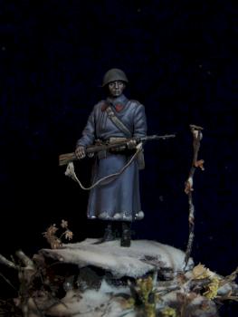 Dragon Models 1/35 Ostfront Winter Combatant by Bombur