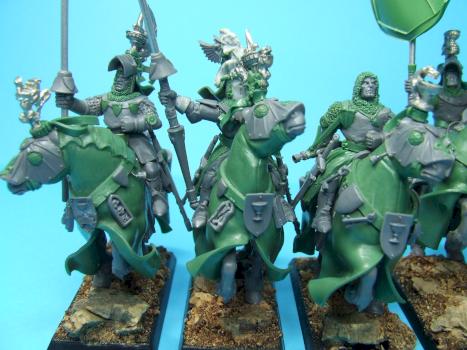 Grail Knights of Bretonnia - (converted) some details by thistledoo minis