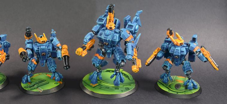 Tau Commander and Crisis Battlesuit Team by PittsPilot