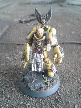 Imperial Fists Captain by minimoped
