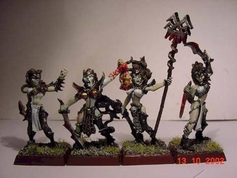 Witch elves of Khaine by Druchoo