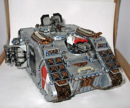 Land raider Crusader Chevaliers Gris by Abhorash