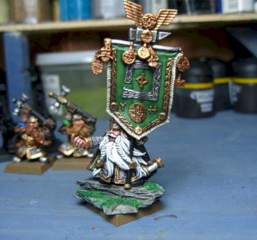 Dwarf Standard Bearer by Malkot