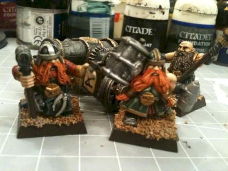 Dwarf cannon crew by Calabongo