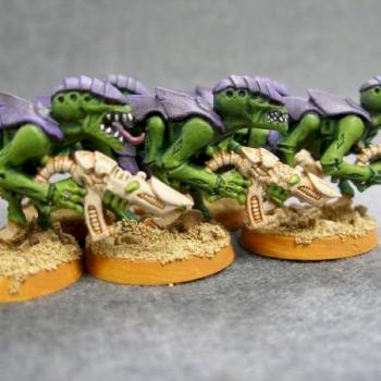 Tyranid grunts by Dave4tin