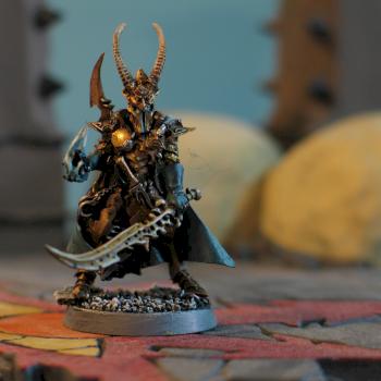Dark eldar archon with incubi by Jodokast