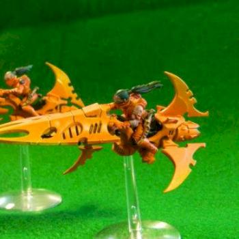 Jet bikes of Dark Eldar by easton