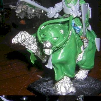Bretonnian Count on carapaconed bear converted by Reynaldlechasseur