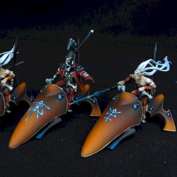 Eldar Farseer and Warlocks on Jetbikes by Awaken Realms