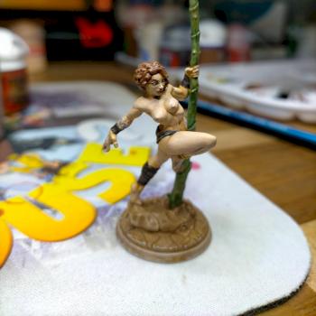 Pin Up Girl Lara 32mm by Bakufun